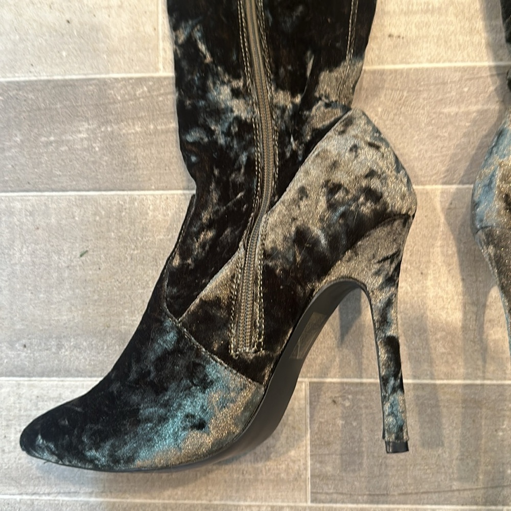 Boots - Picture 2 of 6